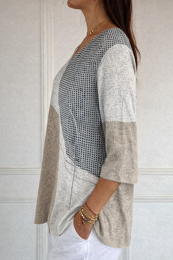 Casual knit pullover with abstract geometric pattern for women