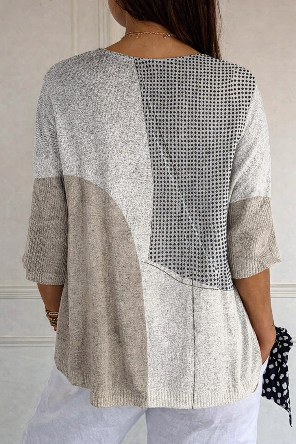 Casual knit pullover with abstract geometric pattern for women