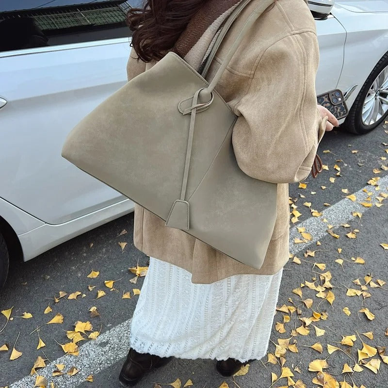 Kyadeeih | Elegant Tote Bag